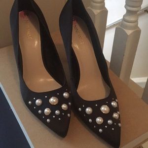 Nine West Pearl toe pumps